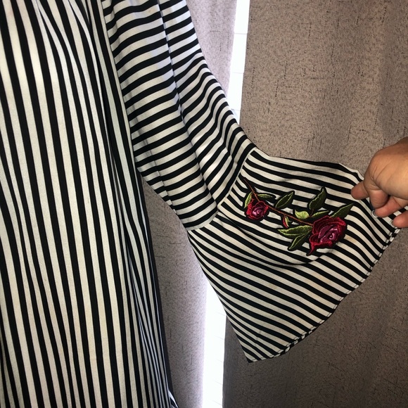 Chic Top - Picture 2 of 4